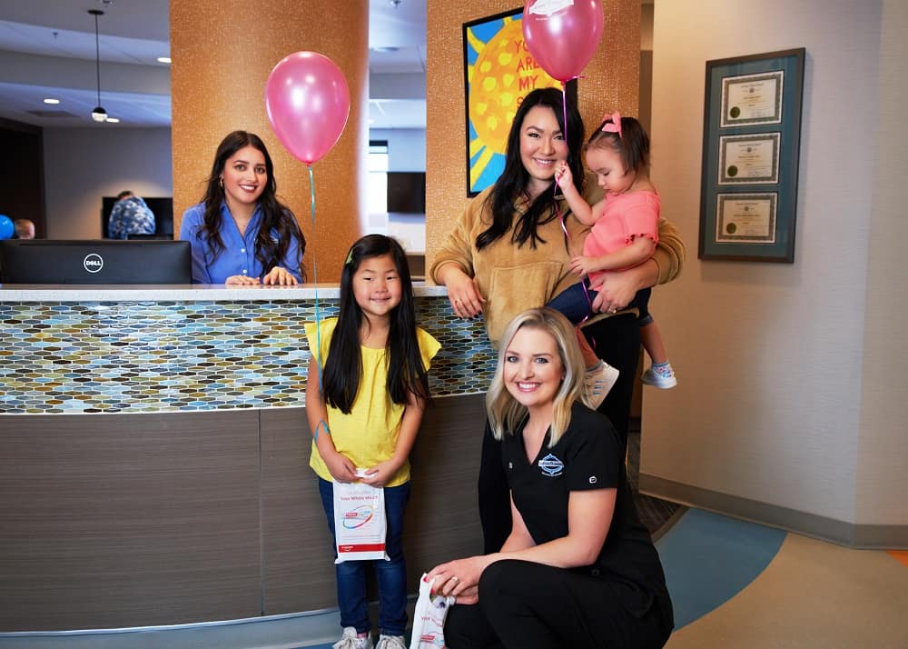 mom with kids at reception desk